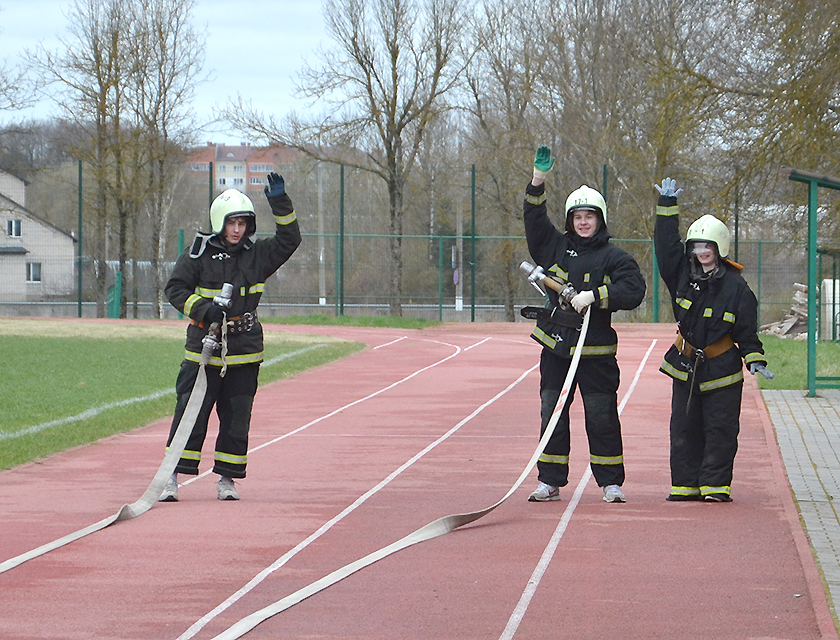 В экстремальных условиях прошёл районный слёт юных спасателей-пожарных